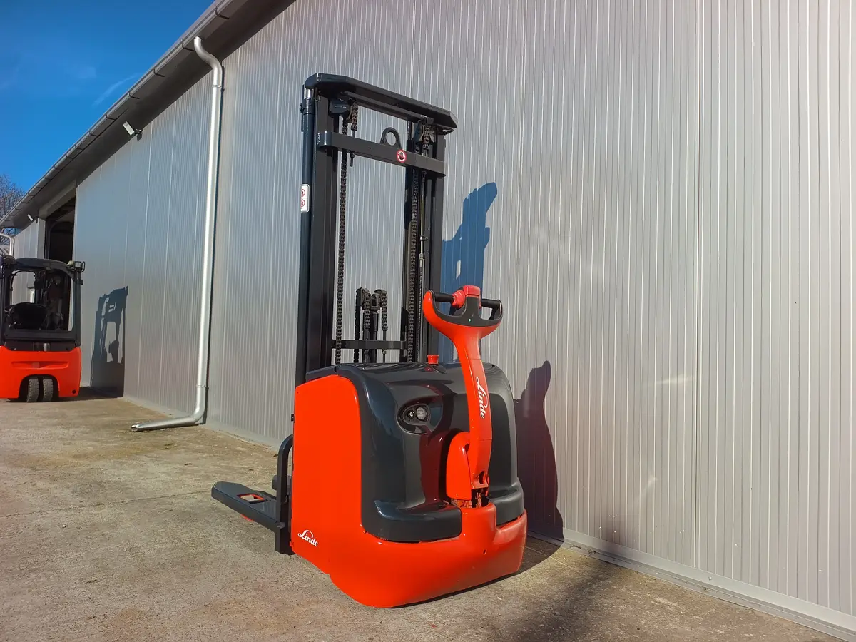 Električni viljuškar Linde • L14, godište 2013 • 4