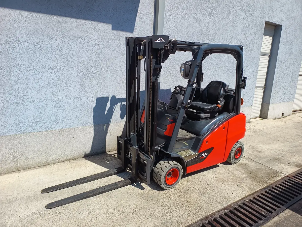 Gasni viljuškar Linde • H18T, godište 2015 • 2