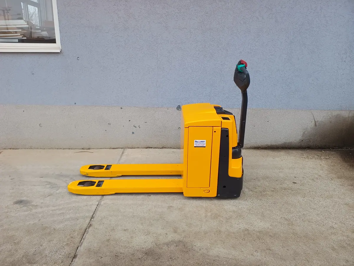 Električni viljuškar Jungheinrich • EJE 118, godište 2017 • 1