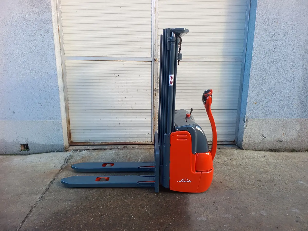 Električni viljuškar Linde • L12, godište 2008 • 1