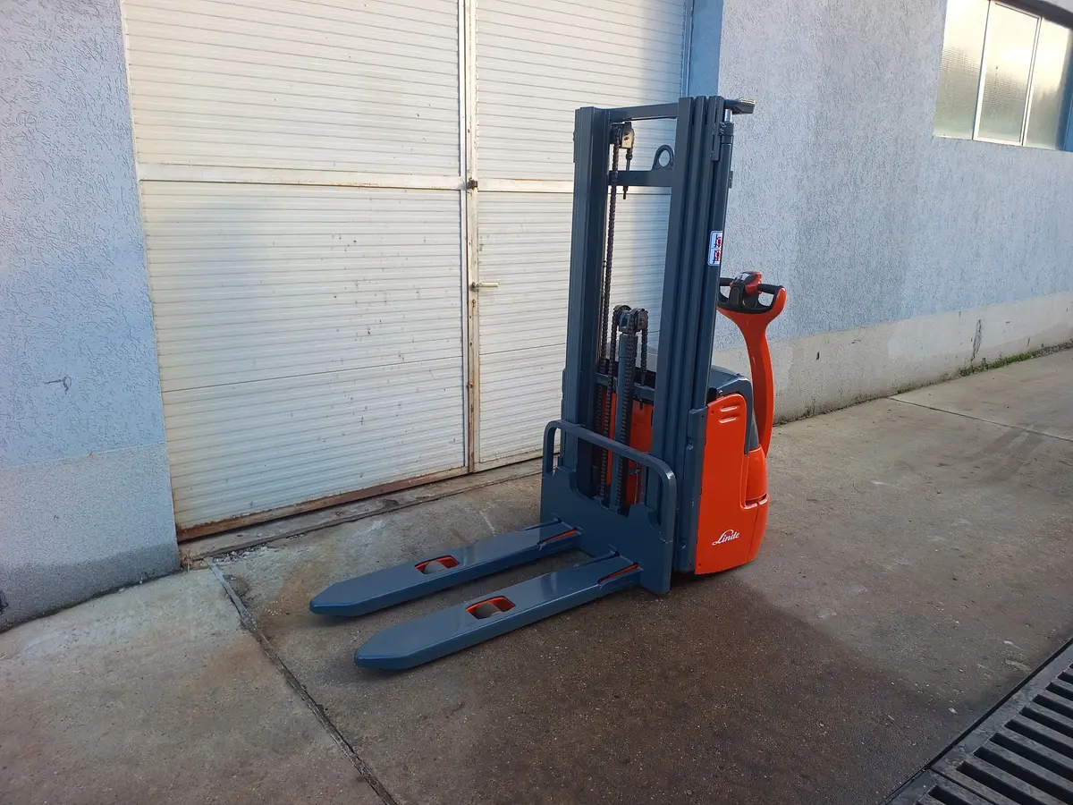 Električni viljuškar Linde • L12, godište 2008 • 3