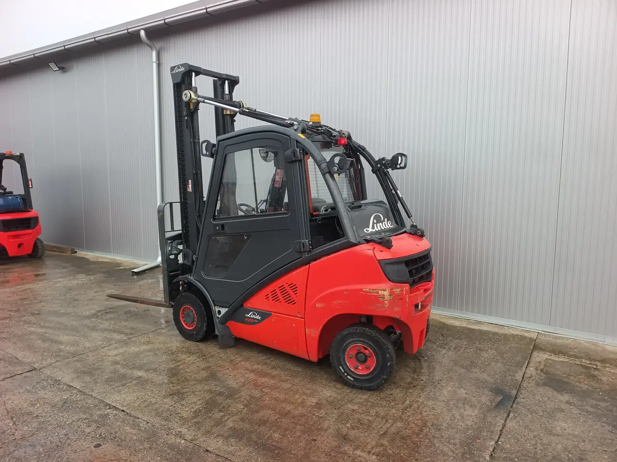 Gasni viljuškar Linde • H25T, godište 2018 • 2