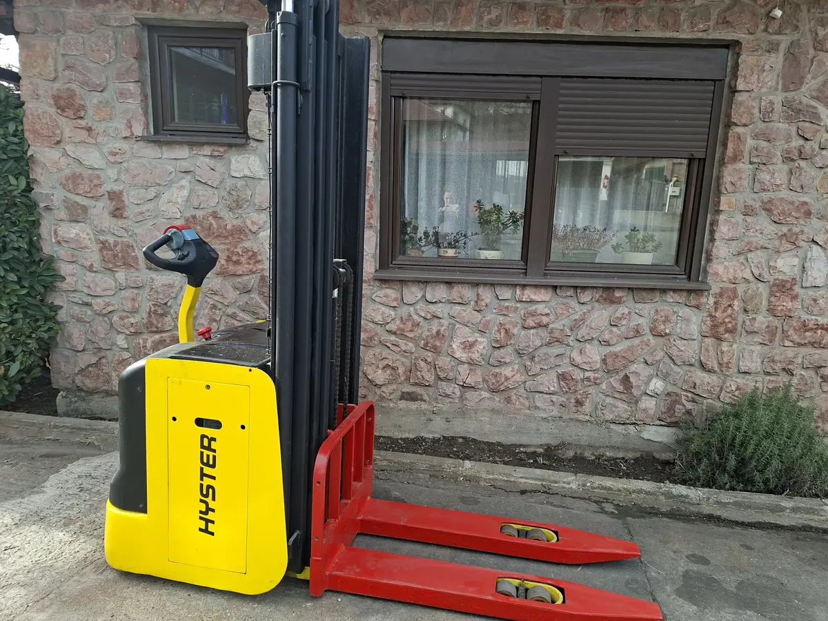 Električni viljuškar Hyster • elektro, godište 2012 • 1