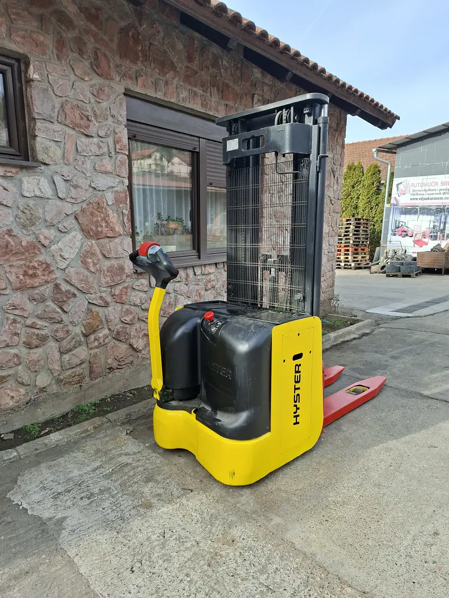 Električni viljuškar Hyster • elektro, godište 2012 • 2