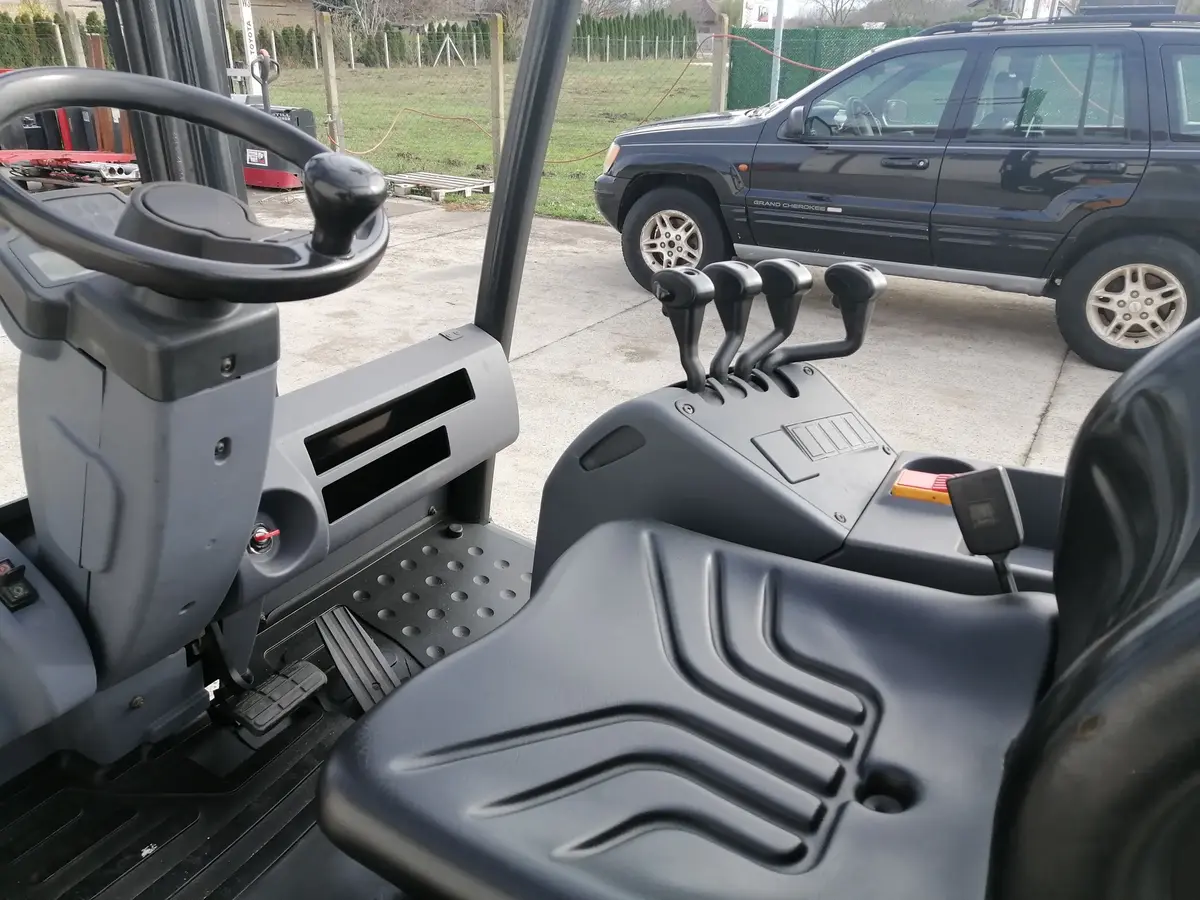 Električni viljuškar Jungheinrich • EFG 425, godište 2004 • 5