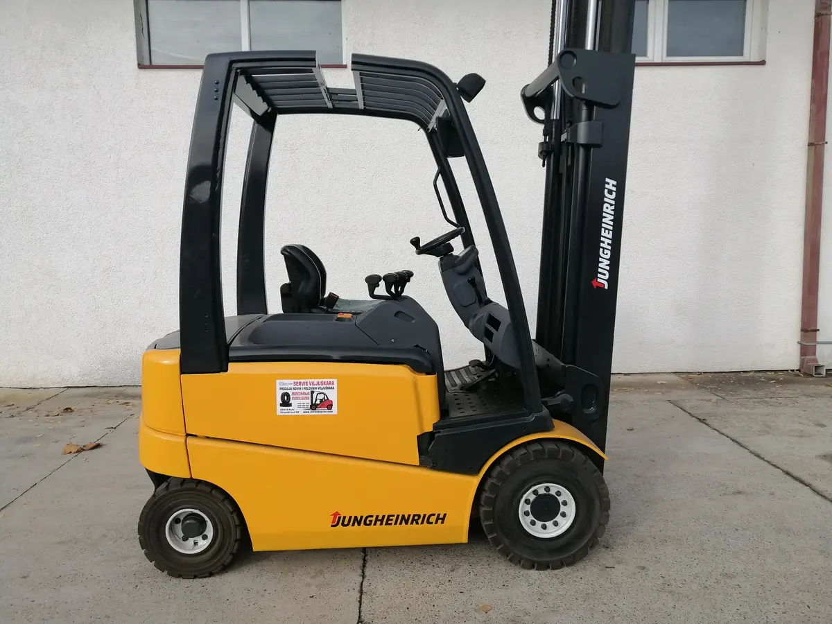Električni viljuškar Jungheinrich • EFG 425, godište 2004 • 2