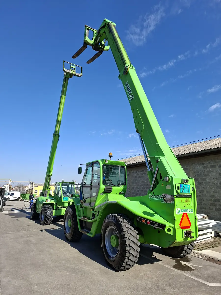 Teleskopski utovarivač / Telehendler Merlo 120.10 • 12