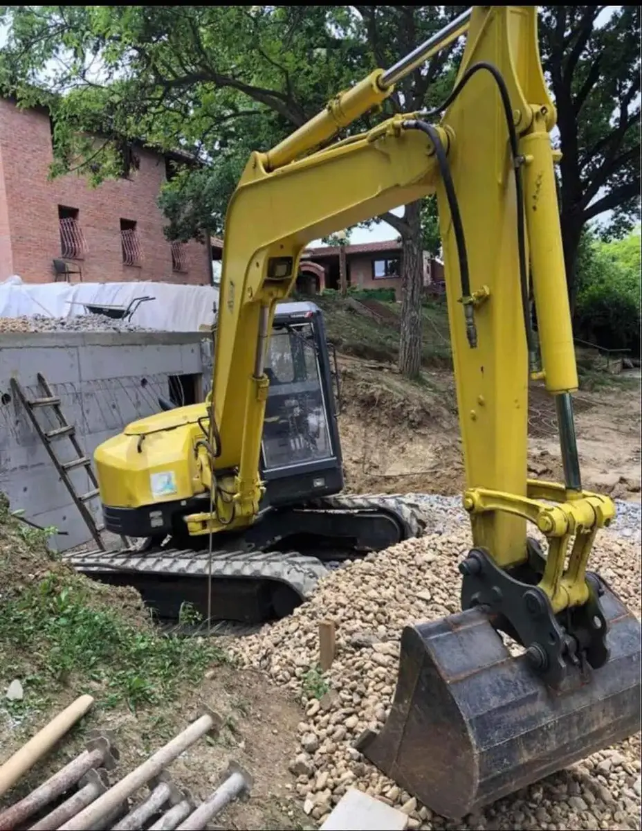 Srednji bager Yanmar • Vio 70, godište 1999 • 2