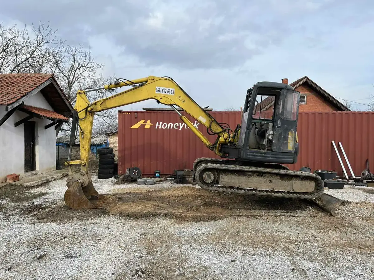 Srednji bager Yanmar • Vio 70, godište 1999 • 6