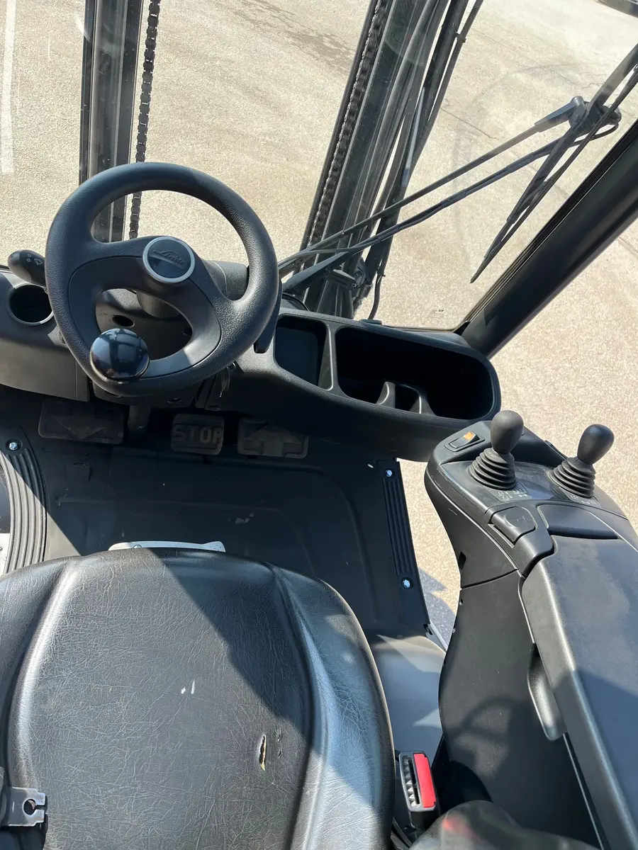 Gasni viljuškar Linde • H18T, godište 2021 • 13