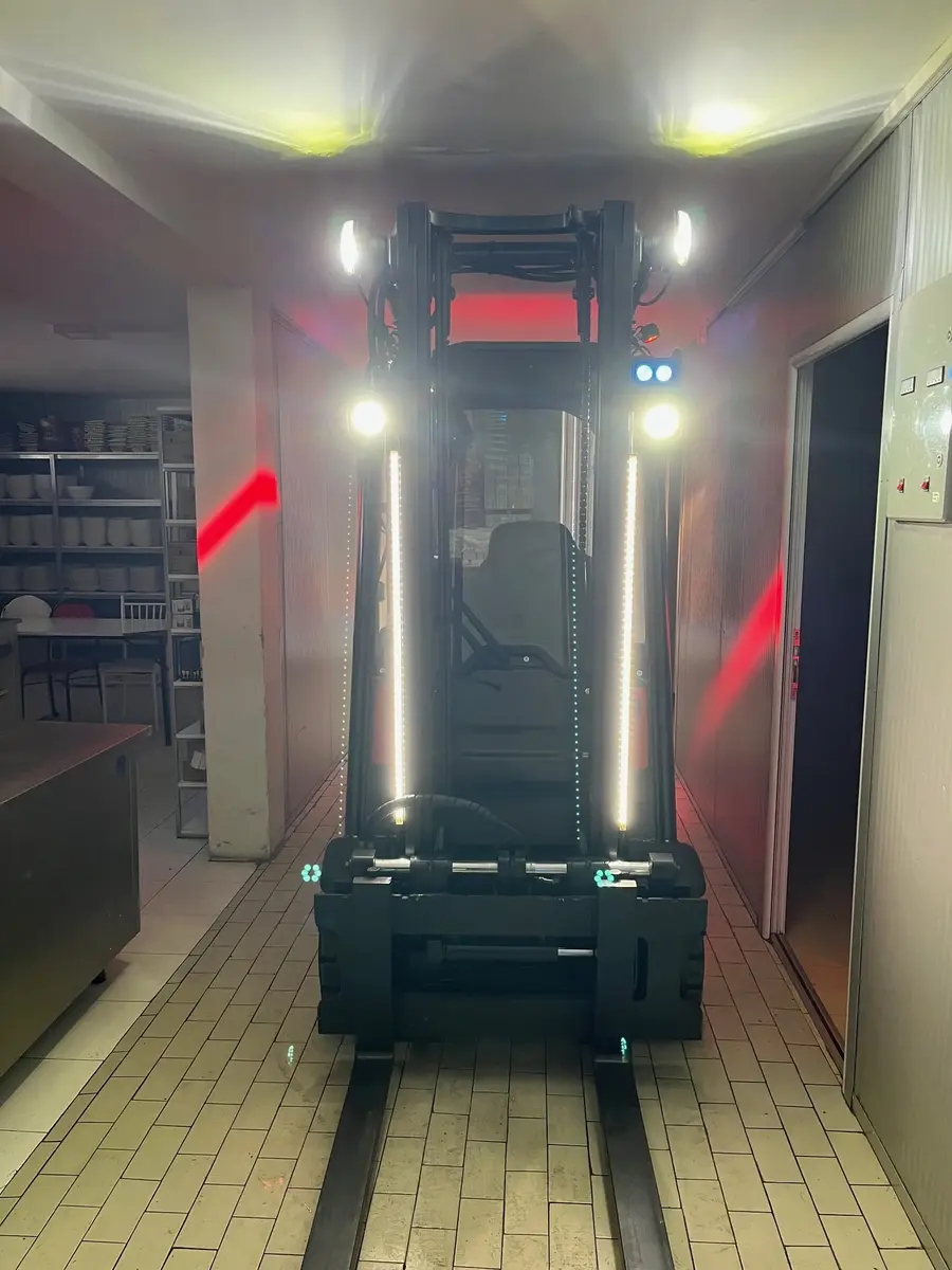 Gasni viljuškar Linde • H18T, godište 2021 • 16