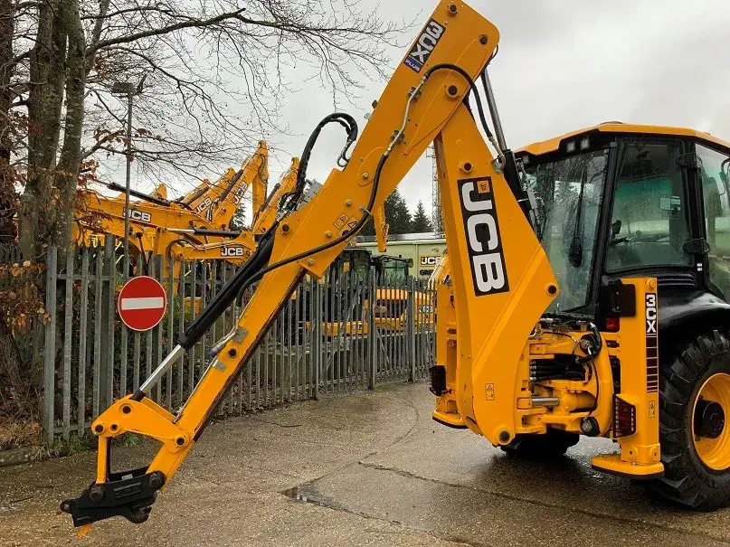 Srednji bager JCB • 3cx PLUS, godište 2024 • 8
