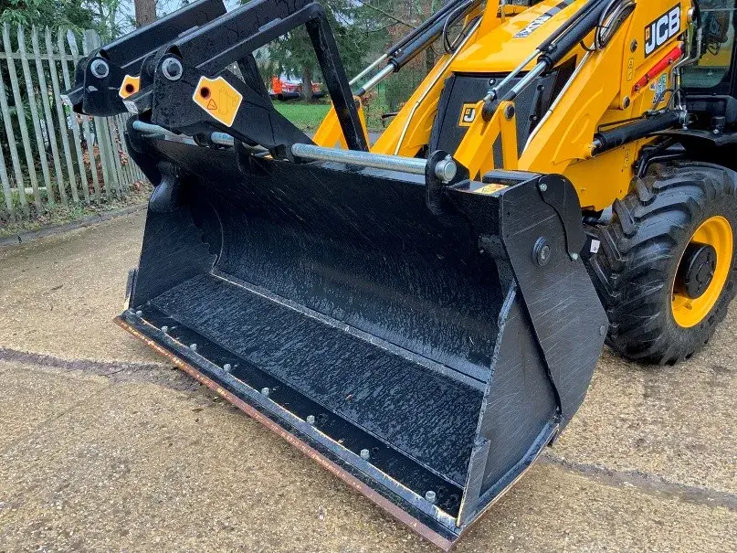 Srednji bager JCB • 3cx PLUS, godište 2024 • 11