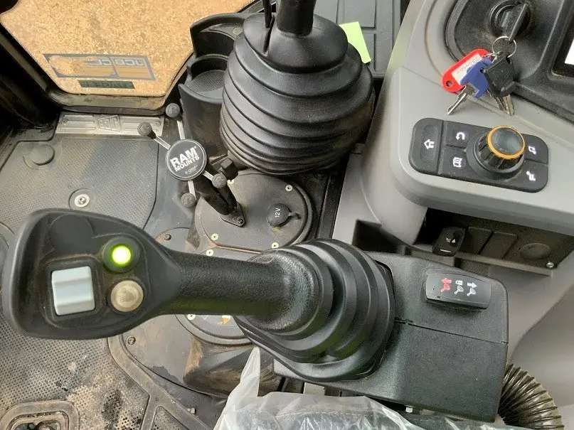 Srednji bager JCB • 3cx PLUS, godište 2024 • 12