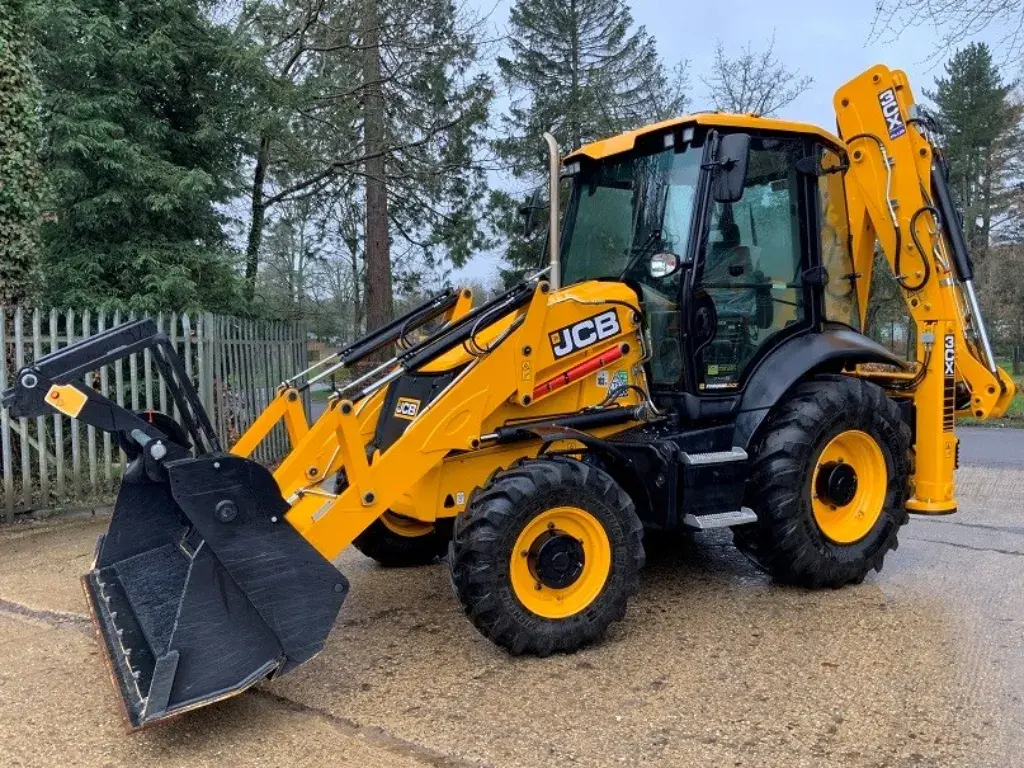 Srednji bager JCB • 3cx PLUS, godište 2024 • 1