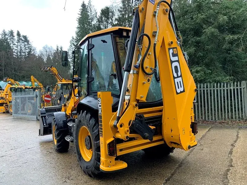 Srednji bager JCB • 3cx PLUS, godište 2024 • 7