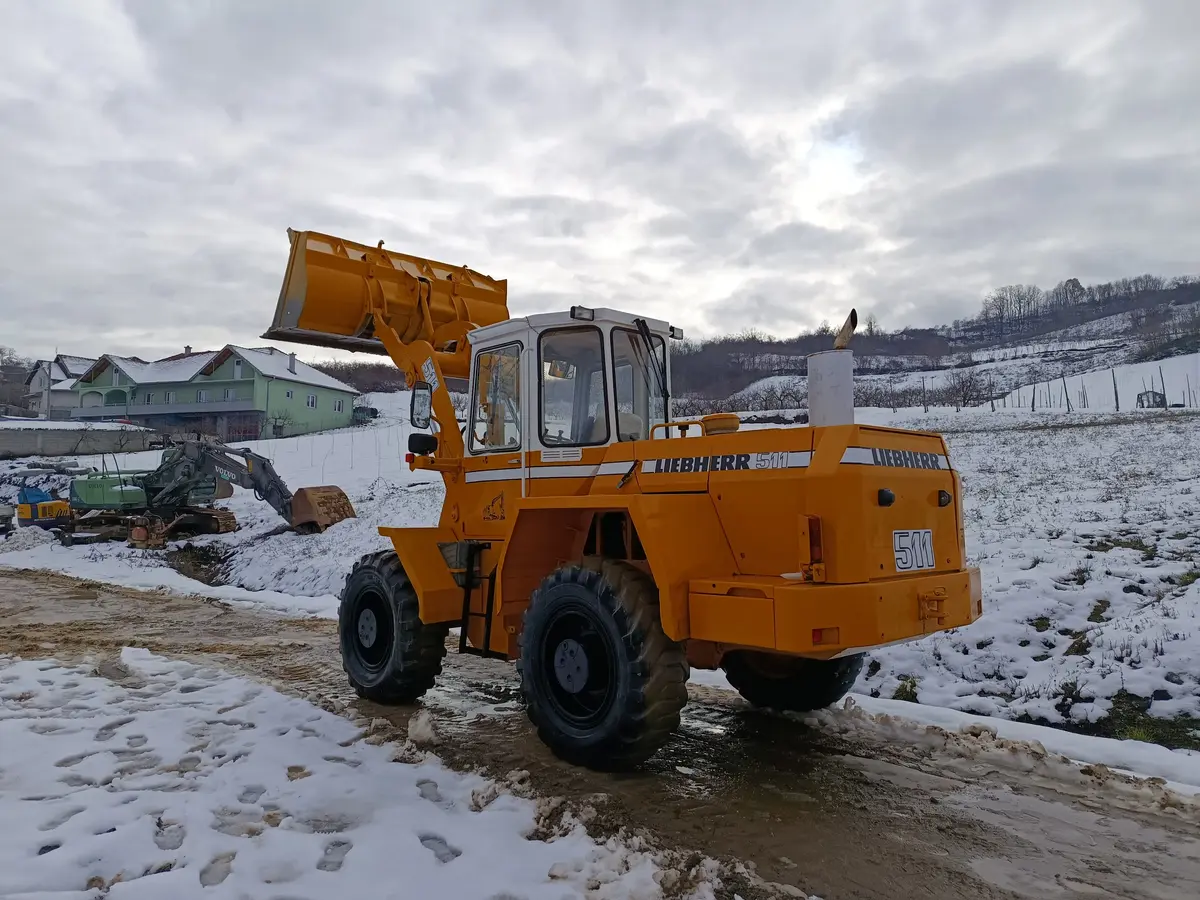 Prednji utovarivač Liebherr • 511 • 5