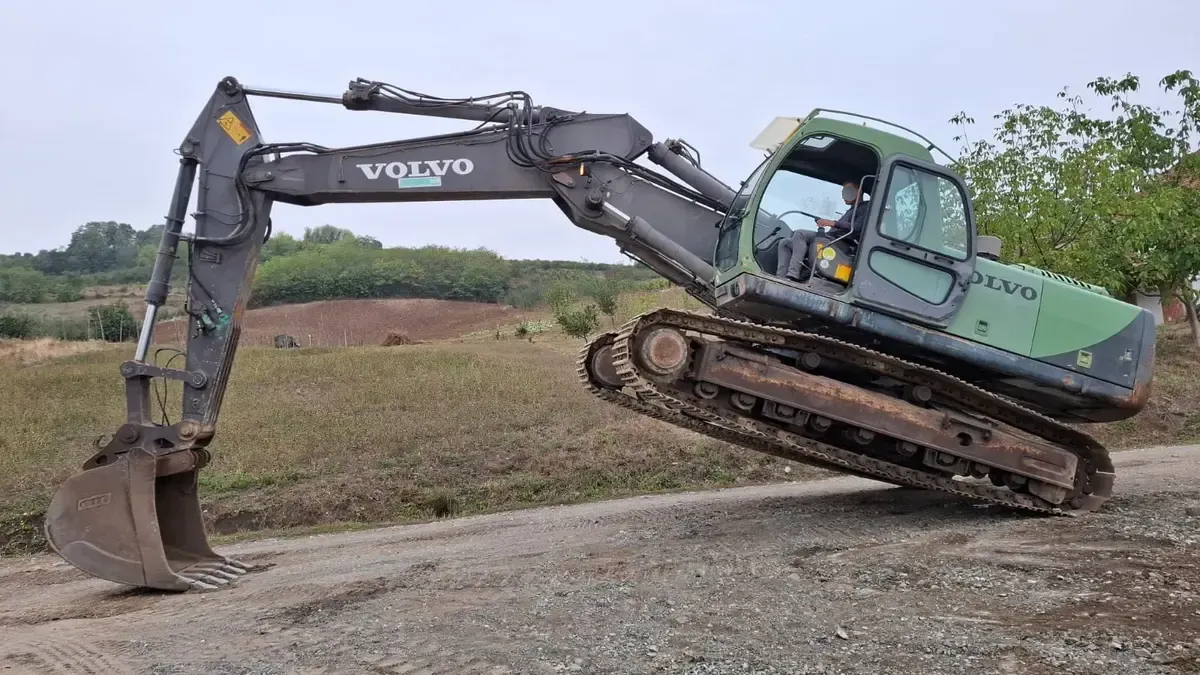 Bager guseničar Volvo • Ec240nlc, godište 2006 • 6