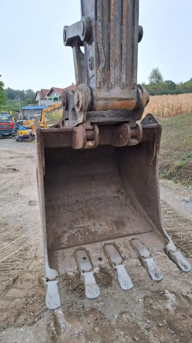 Bager guseničar Volvo • Ec240nlc, godište 2006 • 7