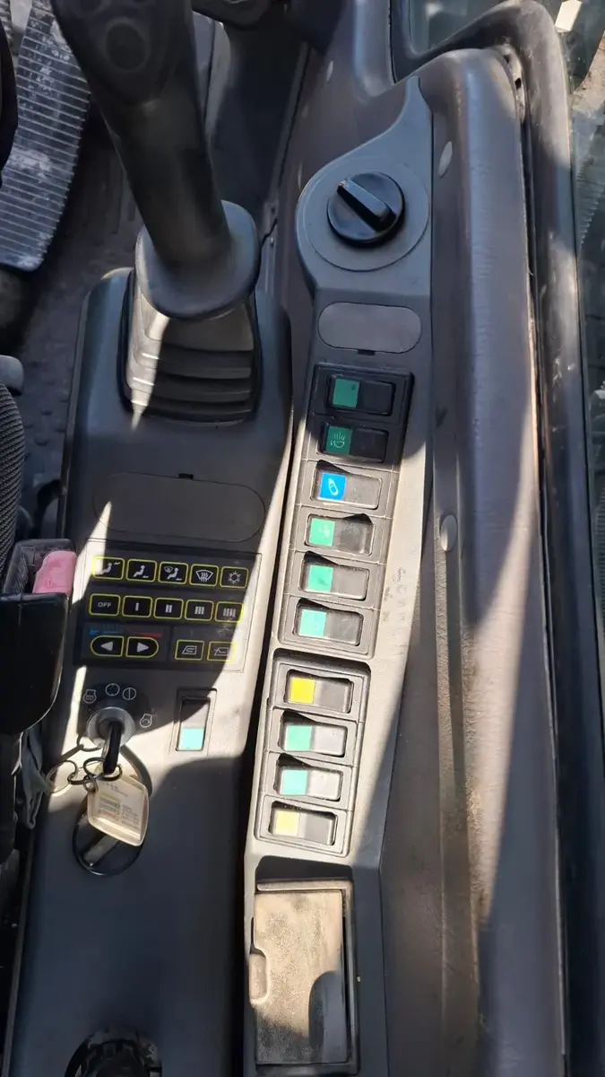 Bager guseničar Volvo • Ec240nlc, godište 2006 • 9