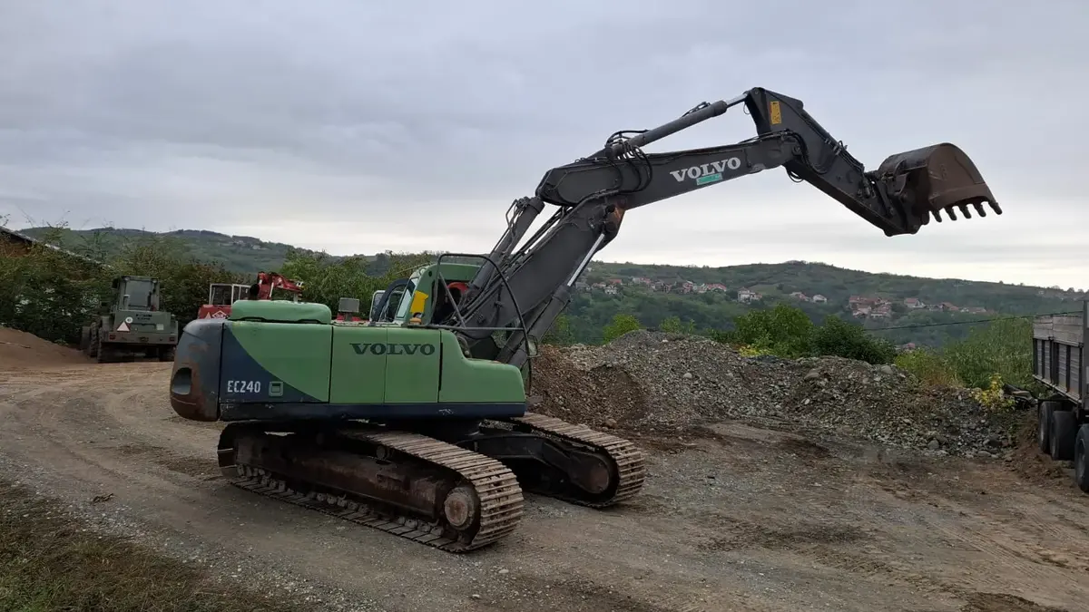 Bager guseničar Volvo • Ec240nlc, godište 2006 • 14