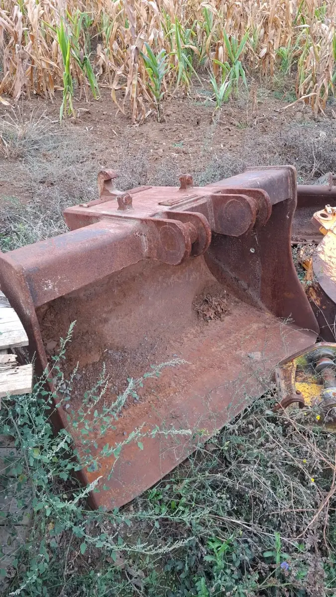 Bager guseničar Volvo • Ec240nlc, godište 2006 • 16