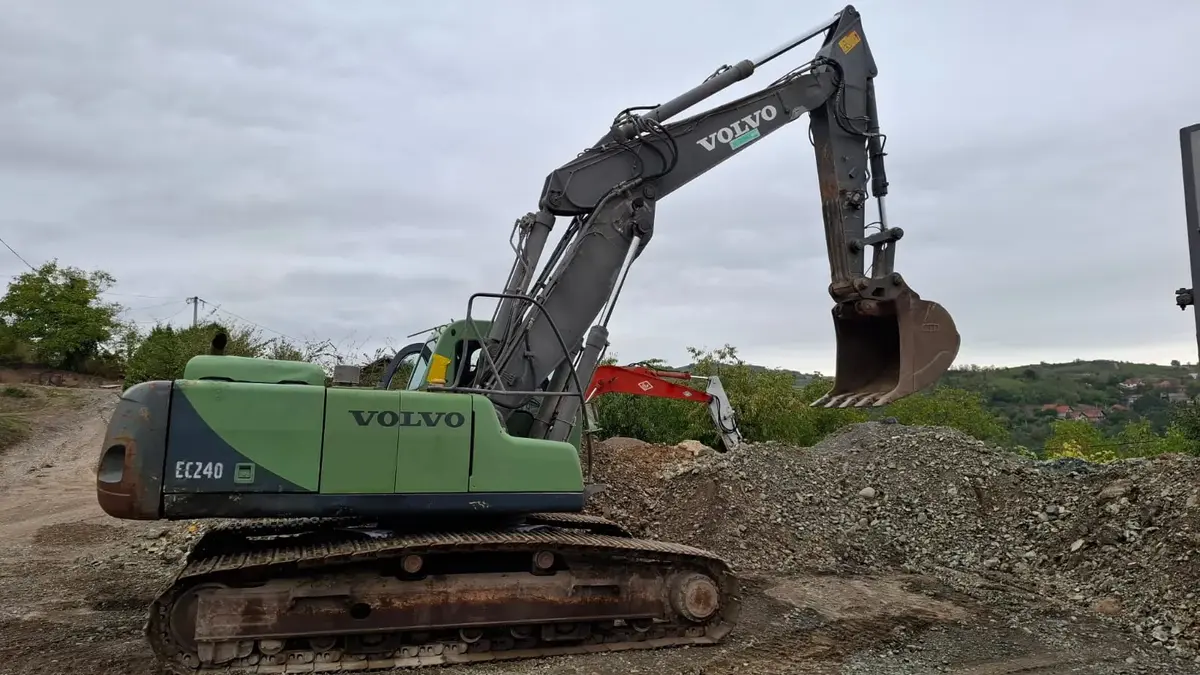 Bager guseničar Volvo • Ec240nlc, godište 2006 • 17