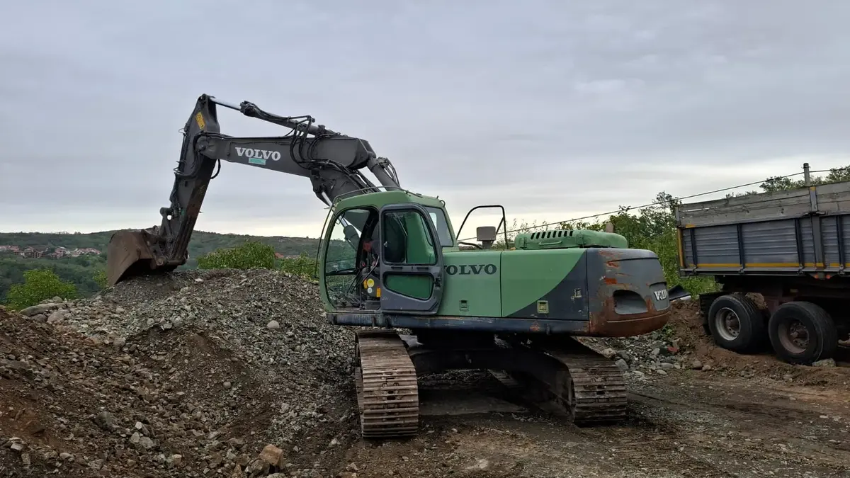Bager guseničar Volvo • Ec240nlc, godište 2006 • 18