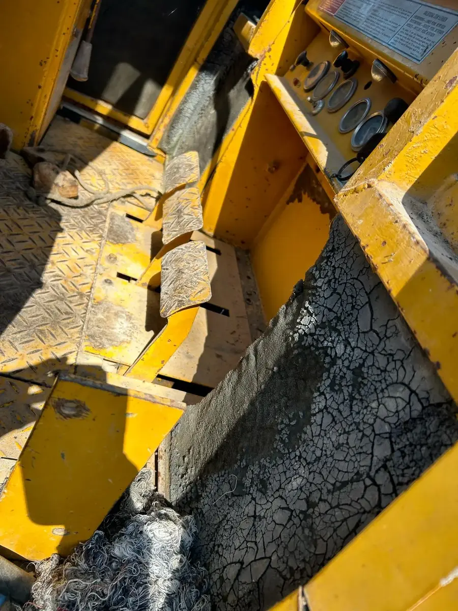 None Caterpillar • D3, godište 1986 • 7