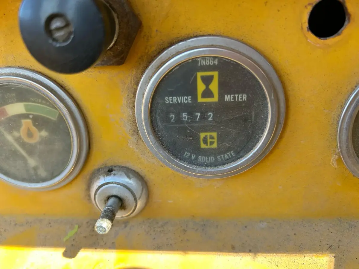 None Caterpillar • D3, godište 1986 • 8