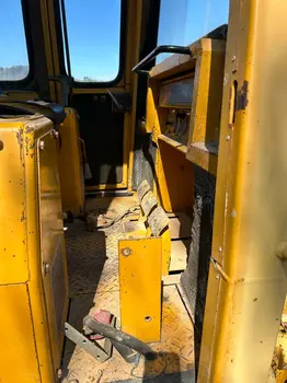 None Caterpillar • D3, godište 1986 • slika 9