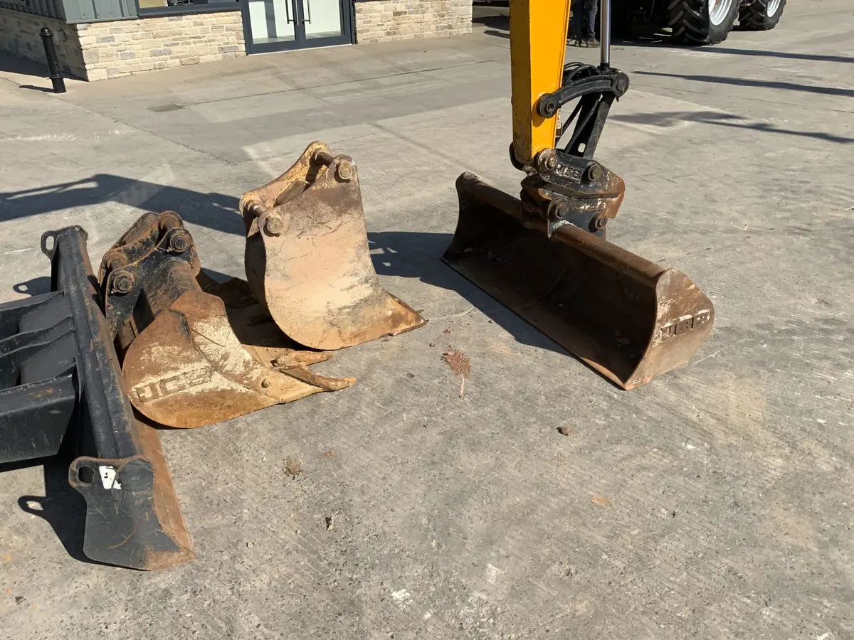 Mini bager JCB • 60C2, godište 2024 • 12