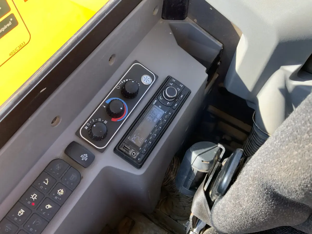 Mini bager JCB • 60C2, godište 2024 • 10