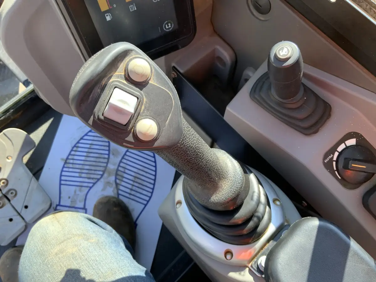 Mini bager JCB • 60C2, godište 2024 • 8