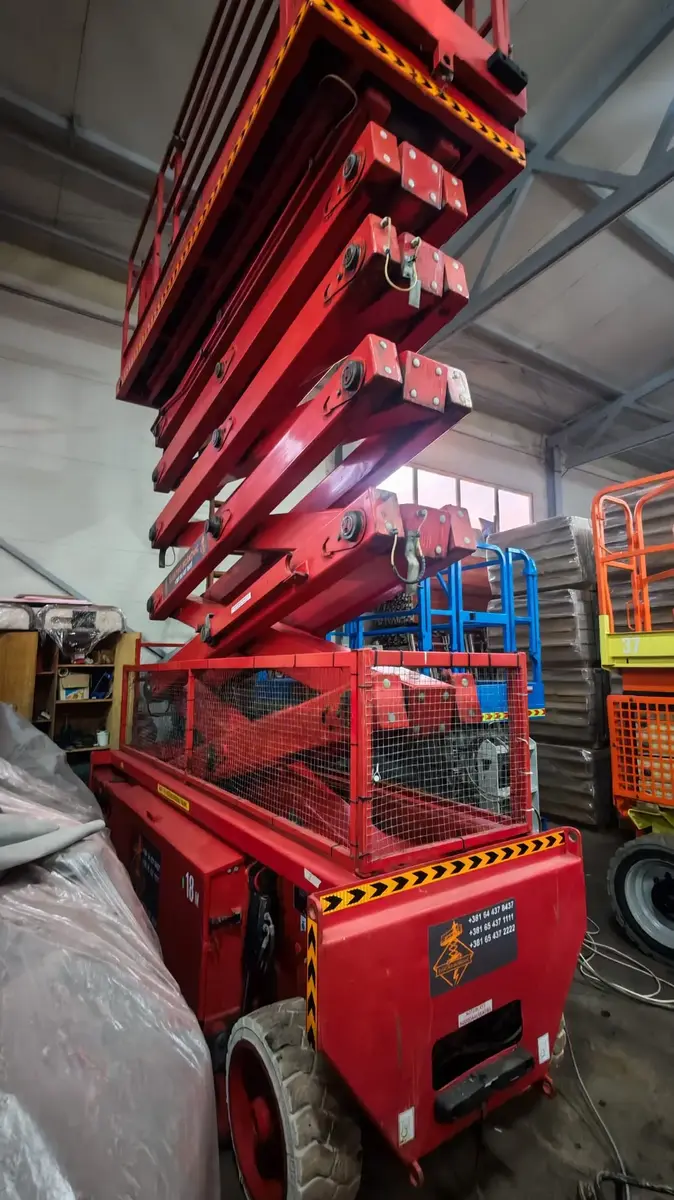 Makazasta platforma Haulotte • Holland lift H165EL12 • 1