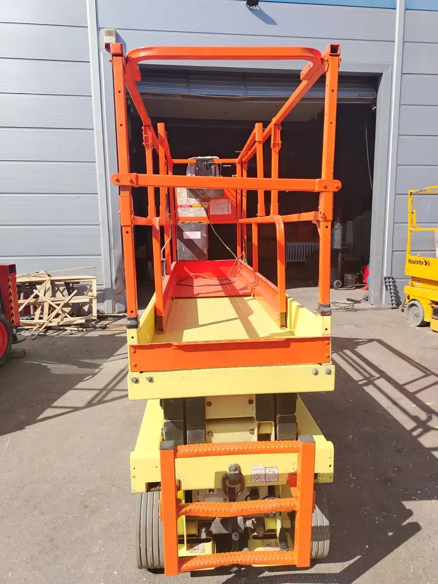 Makazasta platforma JLG • 2033E3 • 3