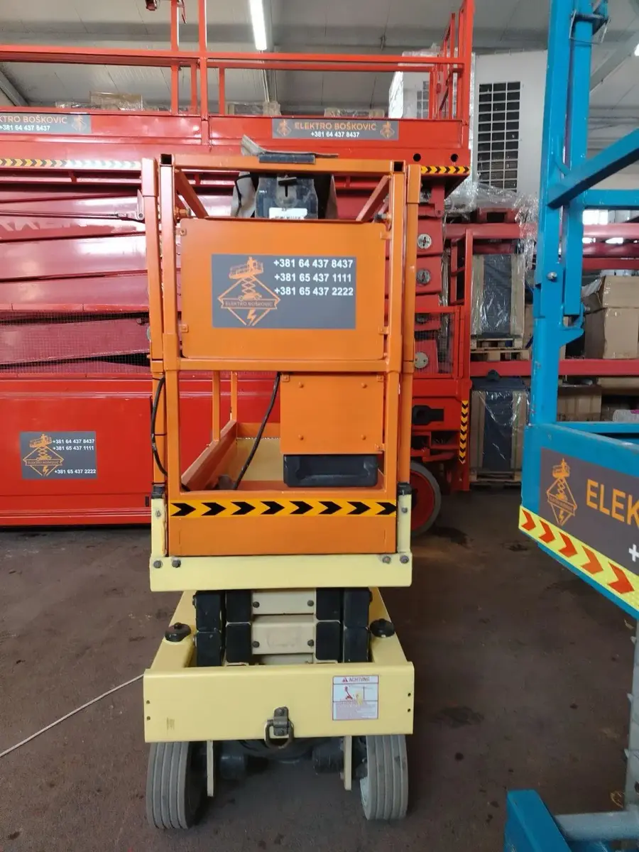 Makazasta platforma JLG • 2033E3 • 6