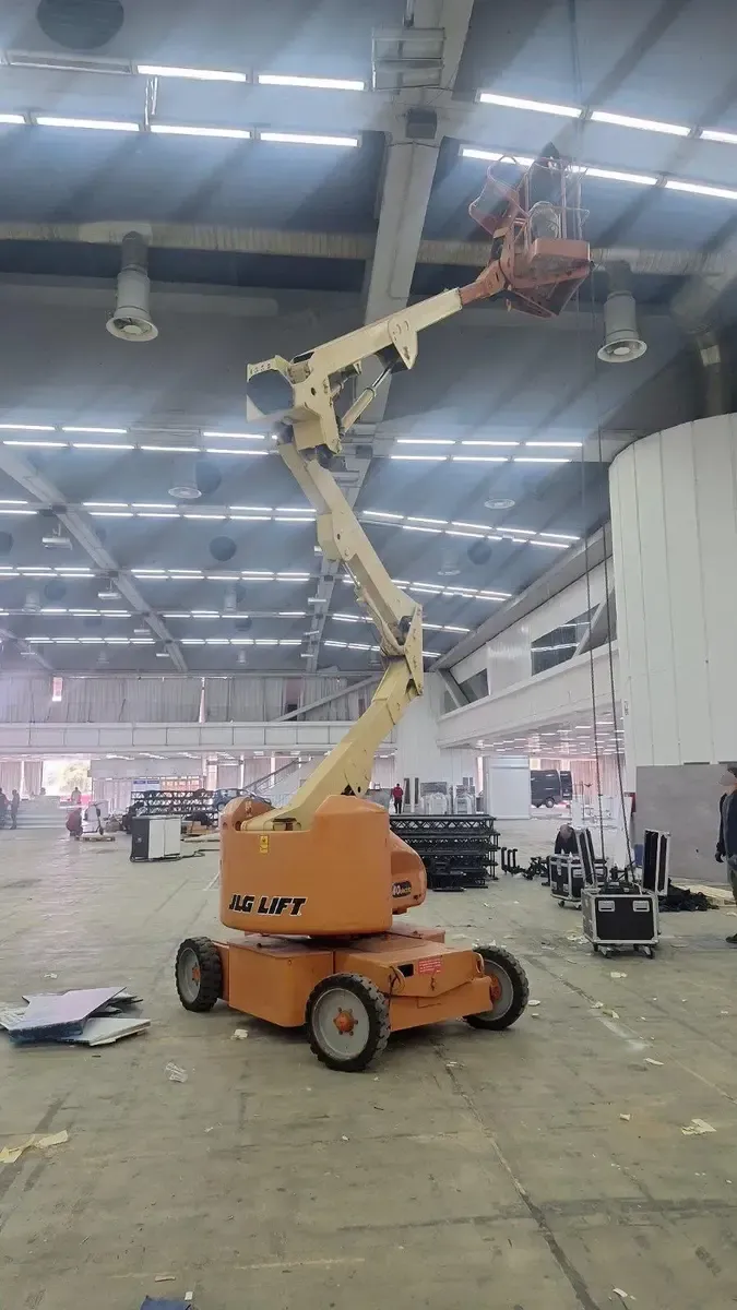 Teleskopska dizalica JLG • N40 • 1