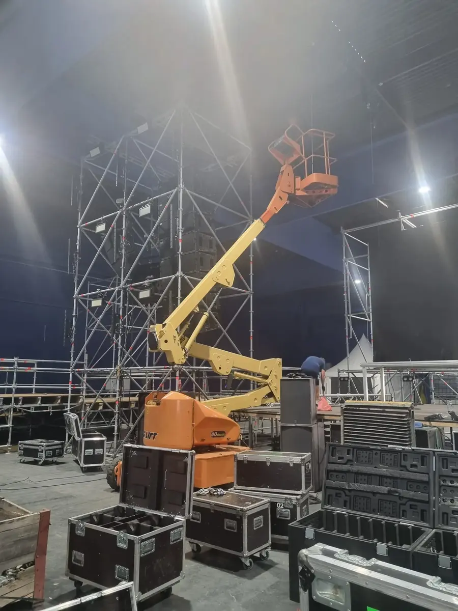 Teleskopska dizalica JLG • N40 • 3