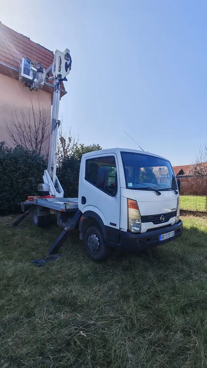 Auto dizalica sa korpom Nissan • Cabstar 20m • 4