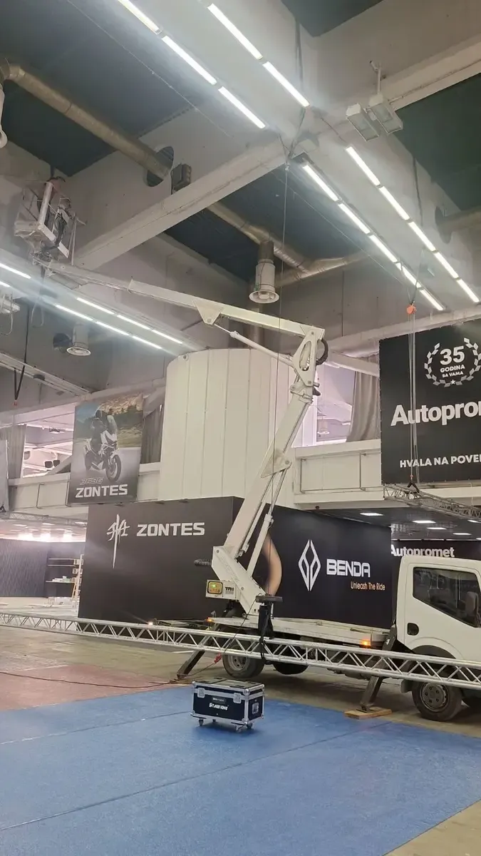 Auto dizalica sa korpom Nissan • Cabstar 20m • 7