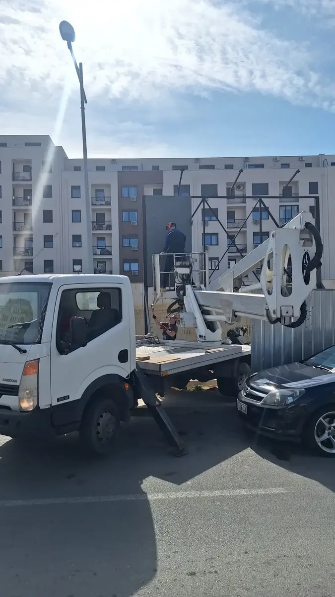 Auto dizalica sa korpom Nissan • Cabstar 20m • 10