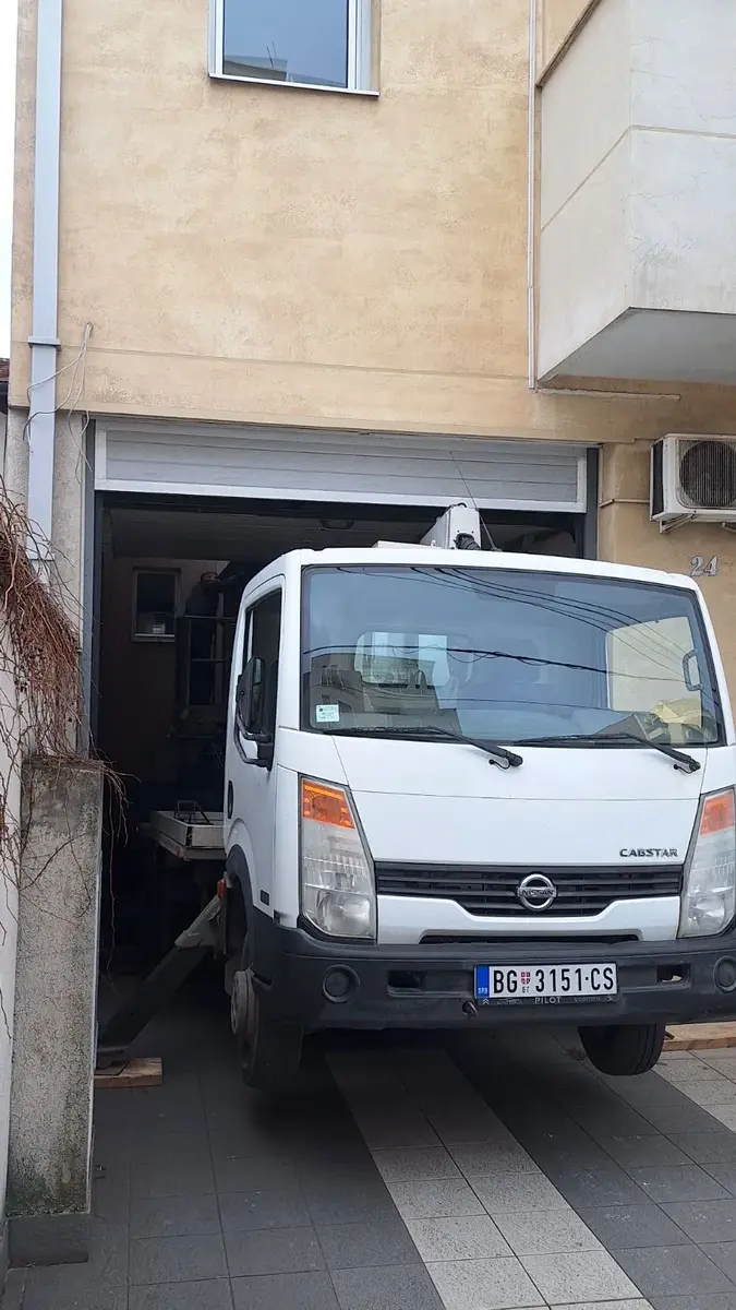 Auto dizalica sa korpom Nissan • Cabstar 20m • 13