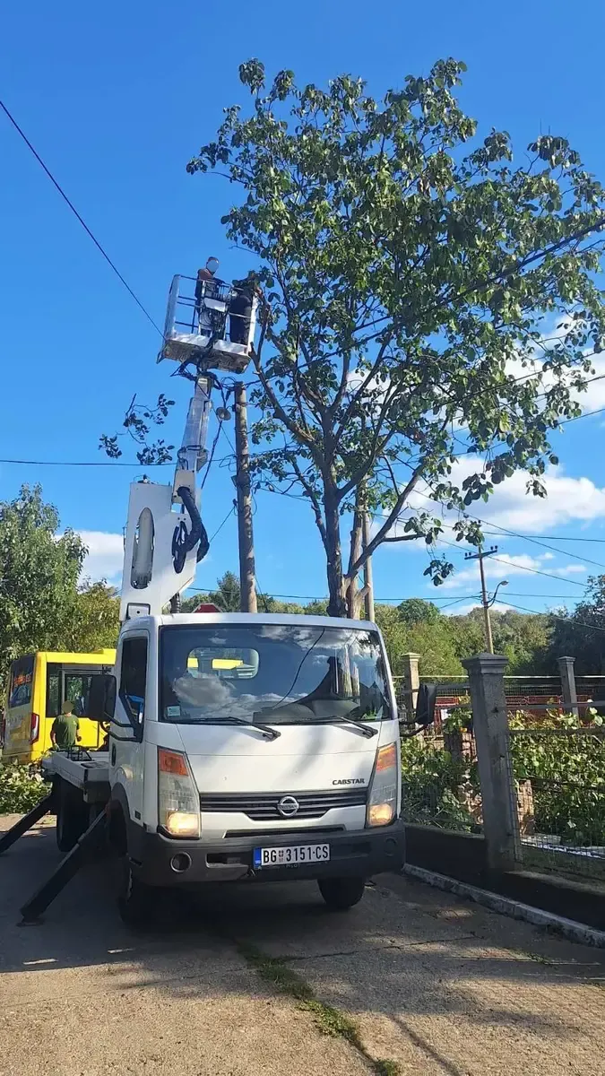 Auto dizalica sa korpom Nissan • Cabstar 20m • 17