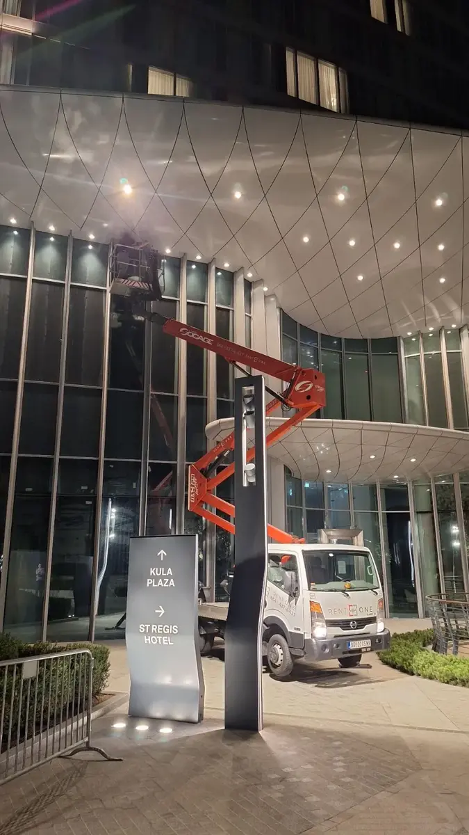 Auto dizalica sa korpom Nissan • Cabstar 24m • 2