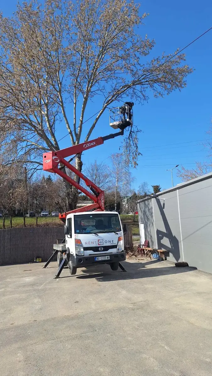 Auto dizalica sa korpom Nissan • Cabstar 24m • 11