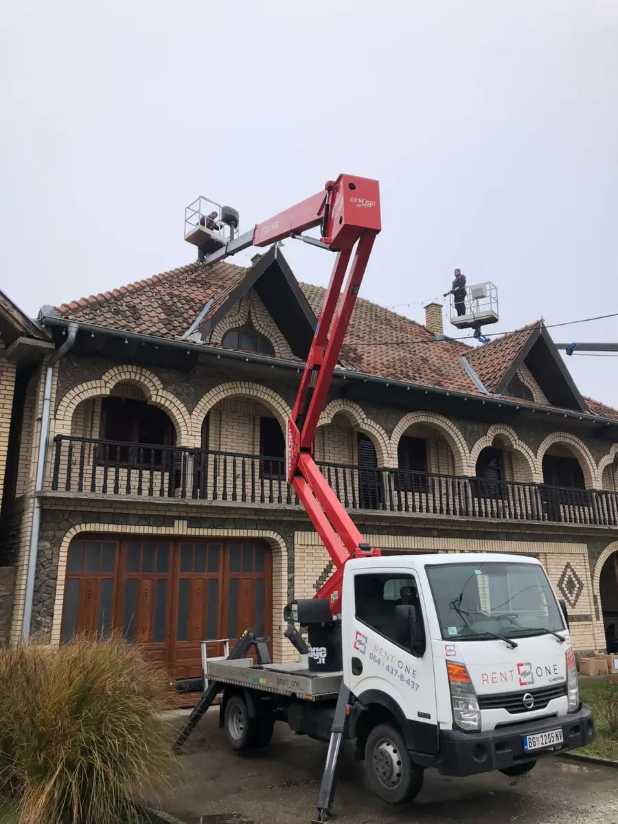 Auto dizalica sa korpom Nissan • Cabstar 24m • 16