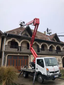 Auto dizalica sa korpom Nissan • Cabstar 24m • slika 16