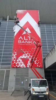 Auto dizalica sa korpom Nissan • Cabstar 24m • slika 18