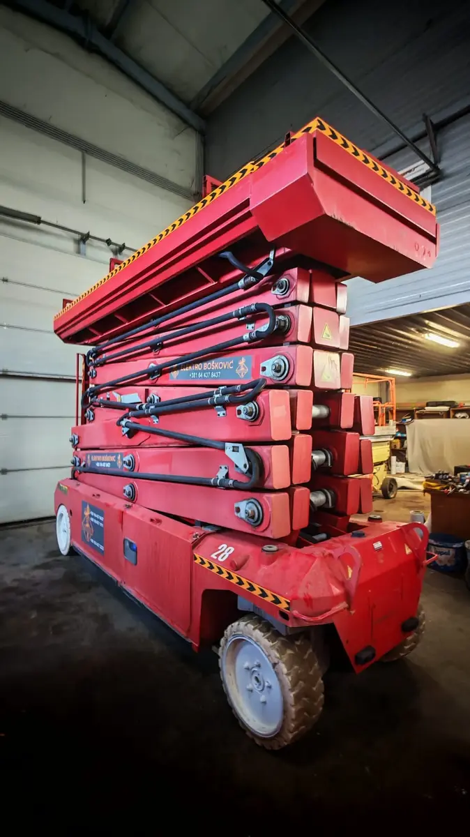 Makazasta platforma Airo • PB lift S225 • 5